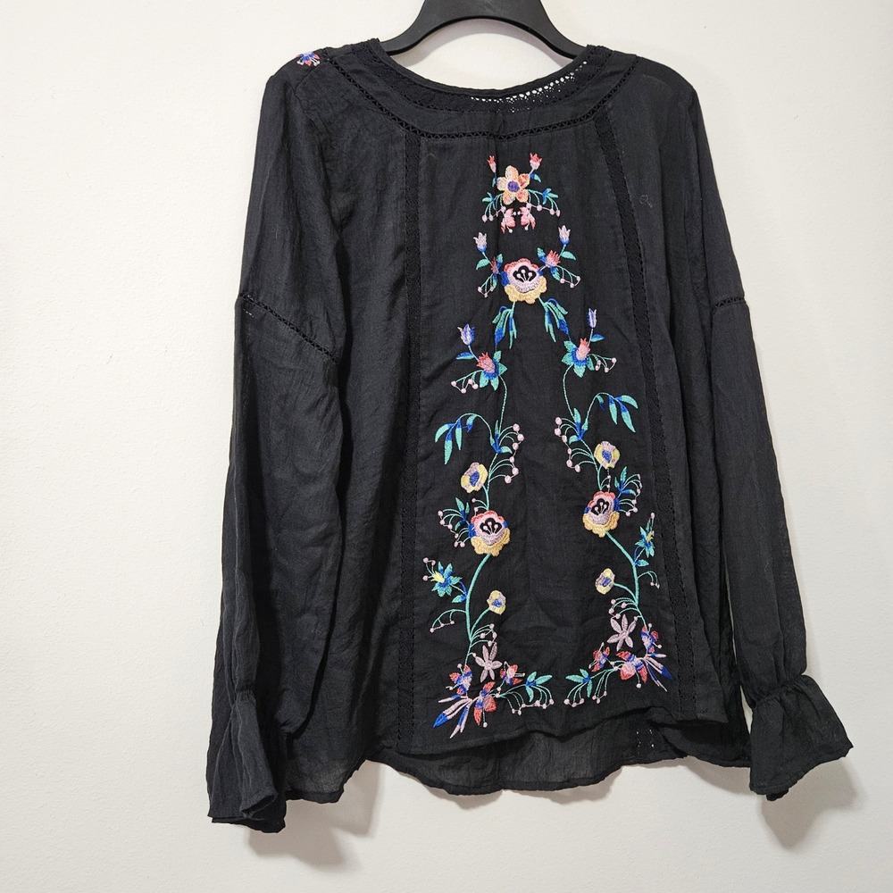 Umgee USA Floral Embroidered Boho Peasant Blouse Black Bell Sleeve Large A3683